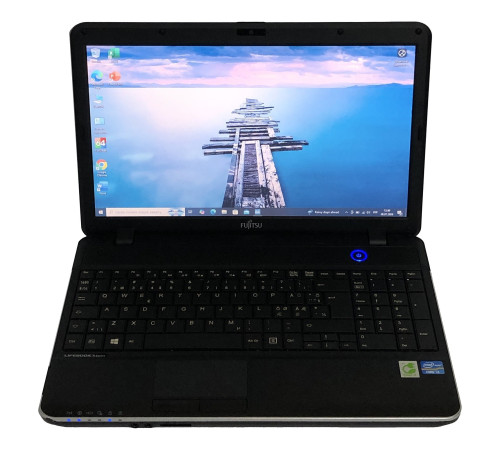 Ноутбук Fujitsu Lifebook A512 / 15.6" (1366х768) / i3-3110M / 8GB / 320GB HDD / Win10Pro - Б/в