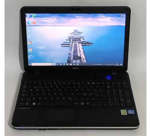 Ноутбук Fujitsu Lifebook A512 / 15.6" (1366х768) / i3-3110M / 8GB / 320GB HDD / Win10Pro - Б/в