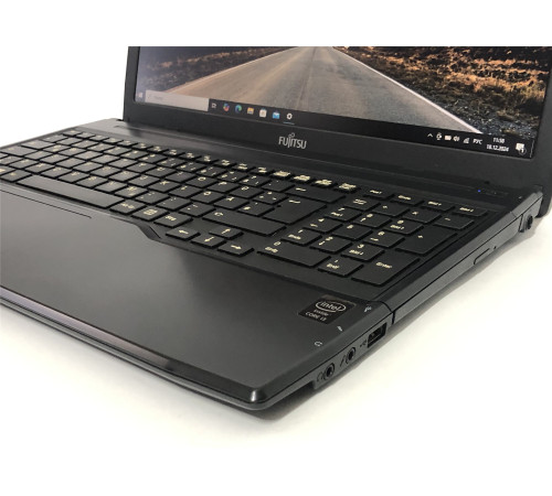 Ноутбук Fujitsu Lifebook A544 / 15.6" (1366х768) / i3-4000M / 8GB / 120GB SSD / Win10Pro - Б/в