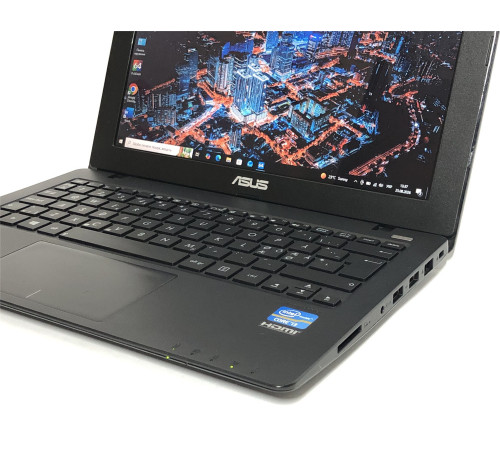 Ноутбук Asus X200CA / 11.6" (1366x768) / i3-3217U / 4GB / 128GB SSD / Win10Pro - Б/в