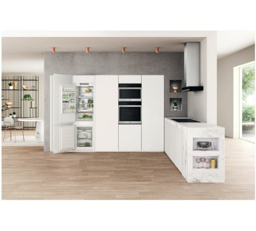 Вбудований холодильник Whirlpool WHC18 T573